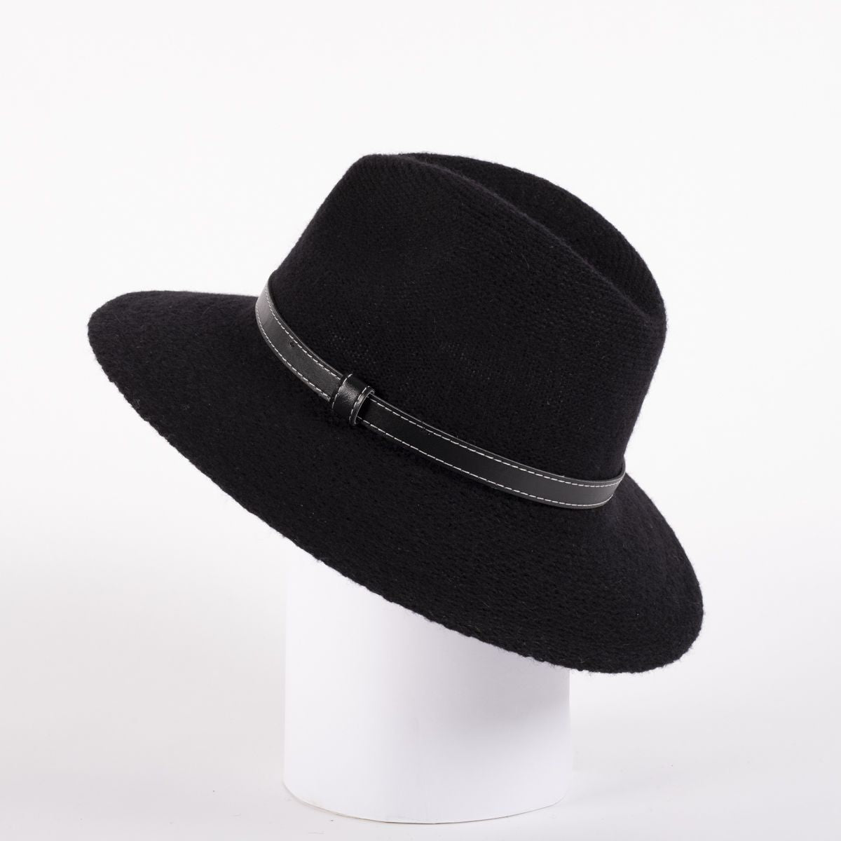 FELINA-FEDORA AVEC ATTACHE DE CUIR