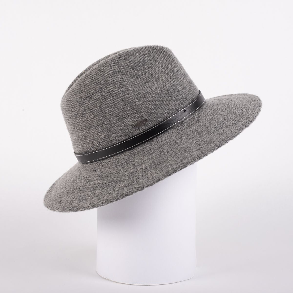 FELINA-FEDORA AVEC ATTACHE DE CUIR